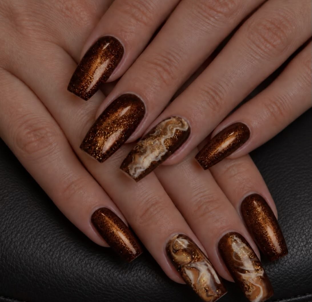 Koperbruine glitternagels met marmer, herfstset